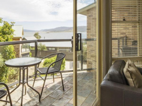 Caribou 3 - Modern & spacious with views over Lake Jindabyne